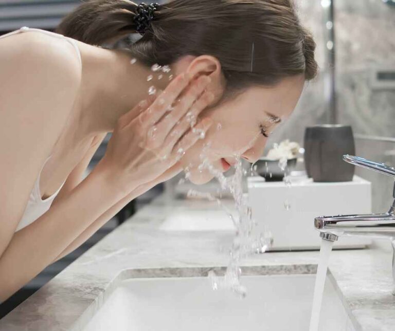 The Complete Morning Anti-Aging Skincare Routine: 6 Essential Steps to Start Your Day with Younger Looking Skin